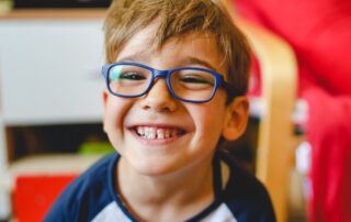 Óculos em crianças: dicas e orientações para facilitar a adaptação