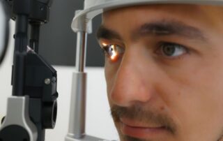 Paciente em exame oftalmológico